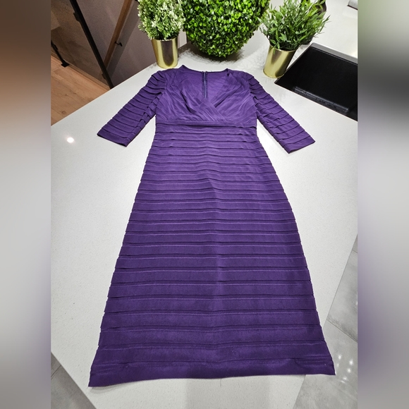 Jolie robe cocktail pourpre unie de longueur midi - Picture 7 of 8